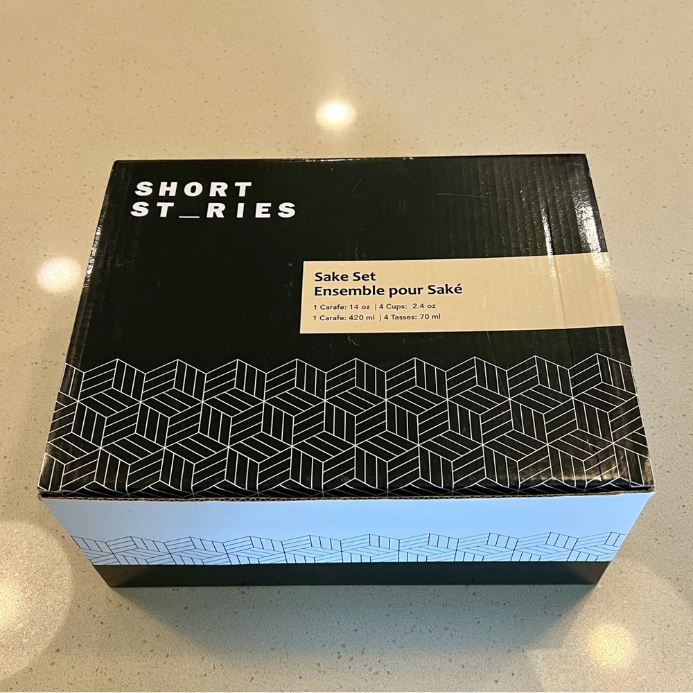 Short Stories Sake Set in Black and White NEW WITH TAGS AND BOX - Picture 5 of 5